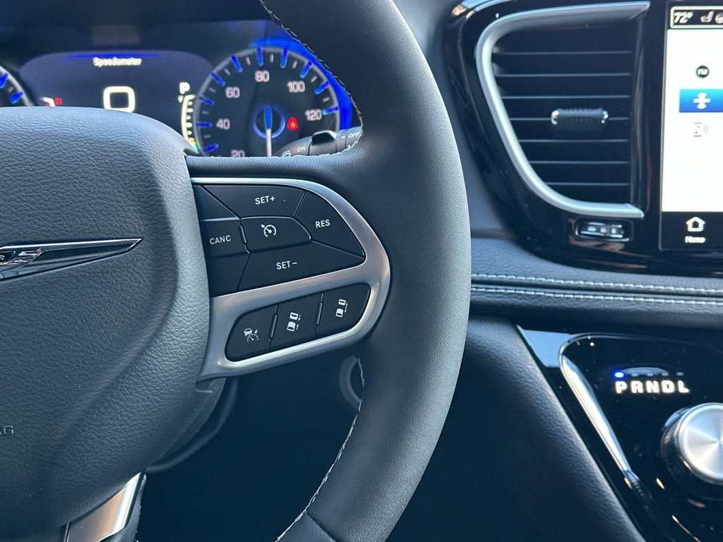 New 2026 Chrysler Pacifica Select image 9