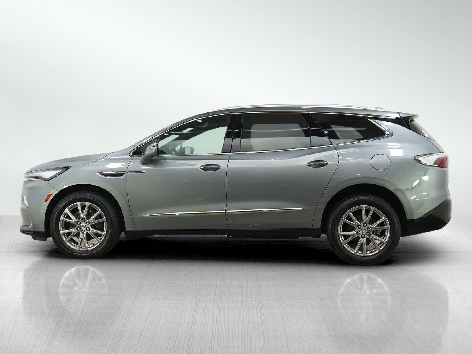 Used 2023 Buick Enclave Essence w/ Experience Buick Package AWD/4WD image 2