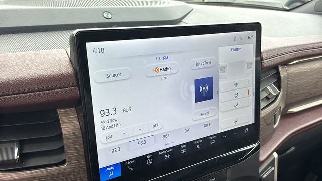 Used 2023 Ford Expedition Limited image 19