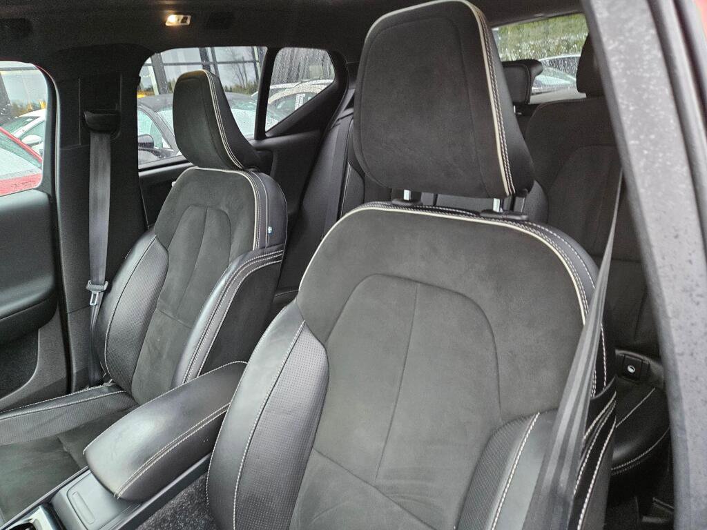Used 2020 Volvo XC40 T5 R-Design image 12