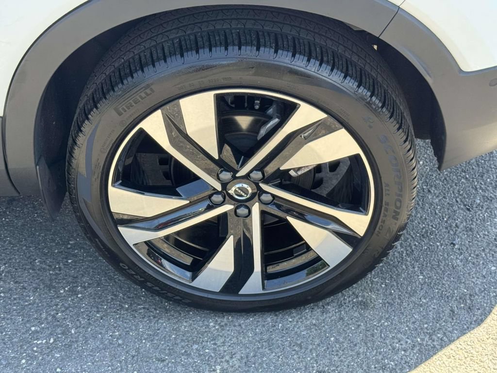 Certified 2024 Volvo XC40 B5 Plus w/ Protection Package Premier AWD/4WD image 7