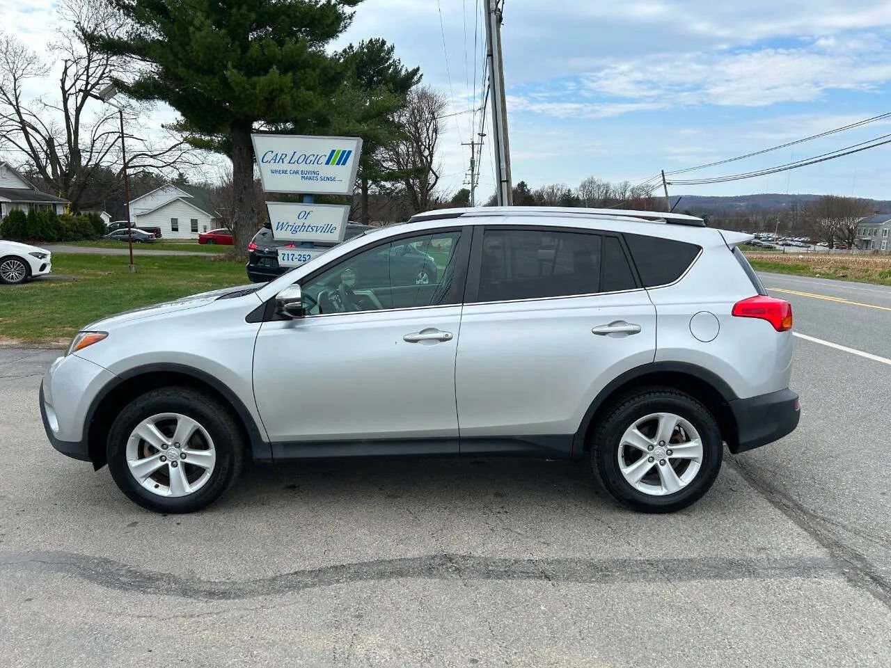 Used 2014 Toyota RAV4 XLE FWD image 7