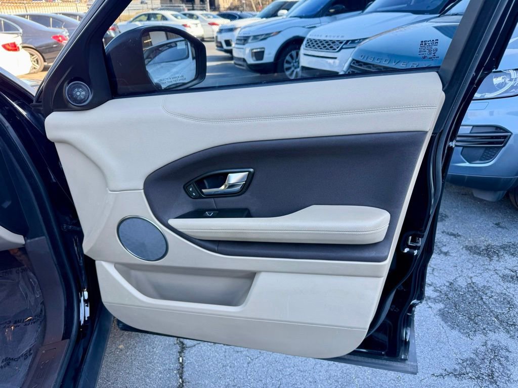 Used 2018 Land Rover Range Rover Evoque SE Premium image 23