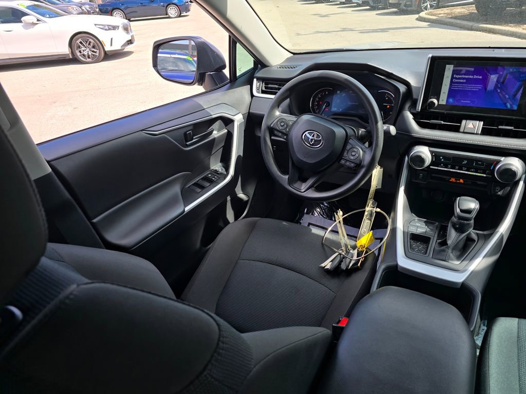 Used 2025 Toyota RAV4 LE image 32