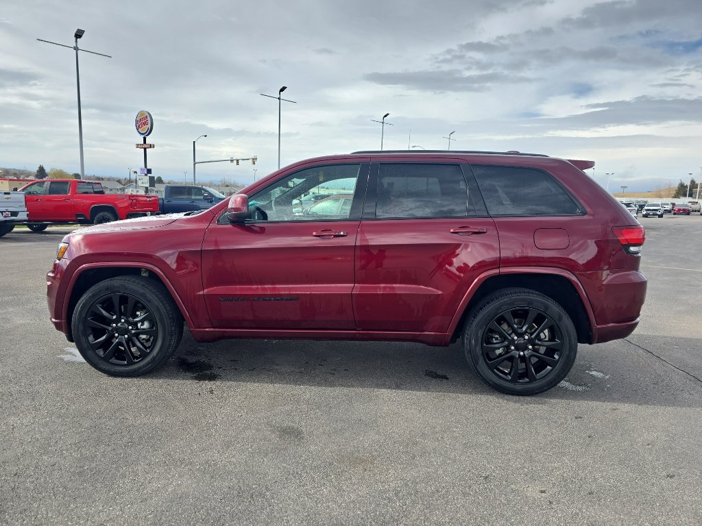 Used 2019 Jeep Grand Cherokee Altitude image 2
