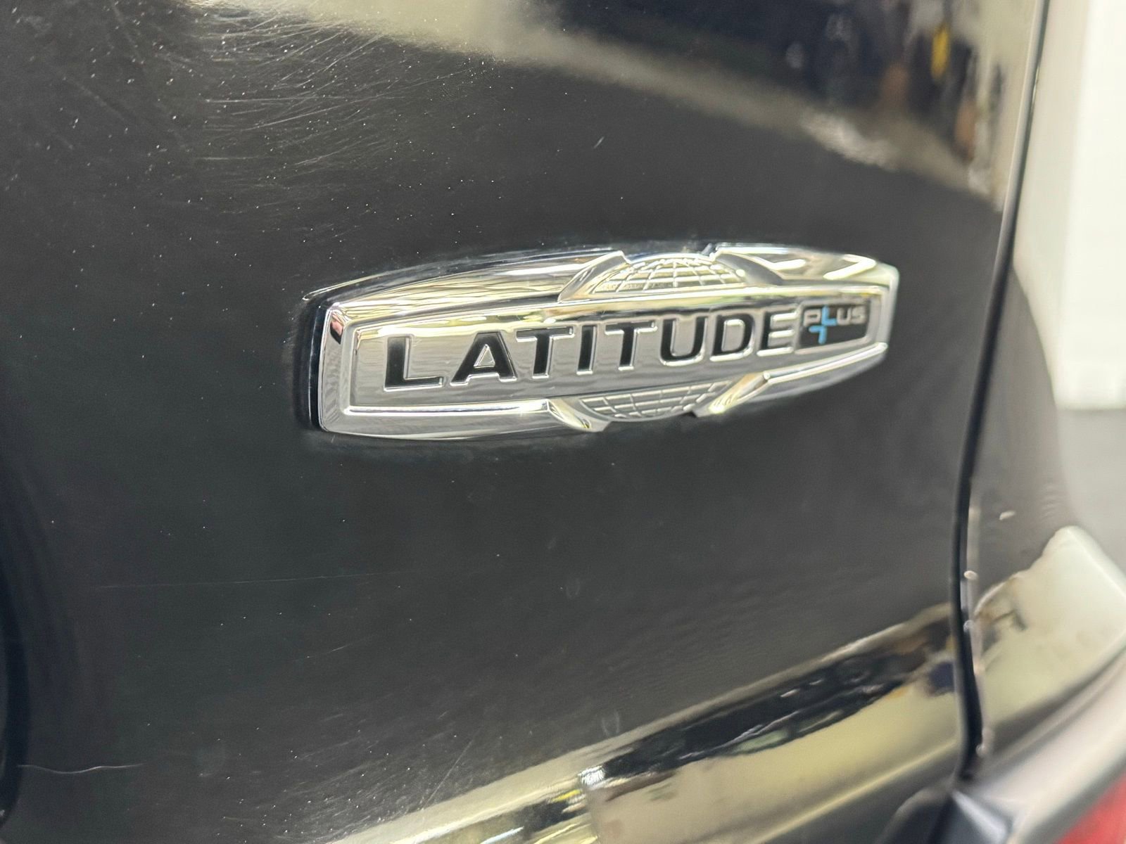 Used 2019 Jeep Cherokee Latitude Plus w/ Comfort/Convenience Group image 8
