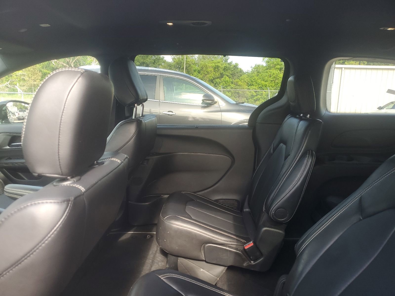 Used 2025 Chrysler Pacifica Select FWD image 12