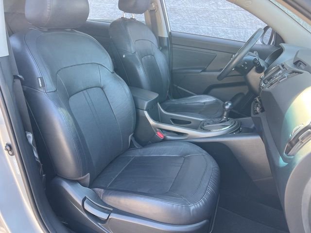 Used 2011 Kia Sportage SX w/ Premium Pkg w/Leather Seats image 34