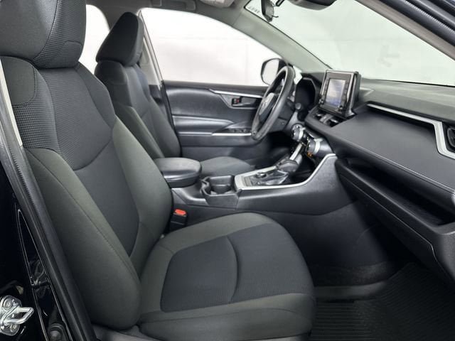 Used 2021 Toyota RAV4 LE AWD/4WD image 29