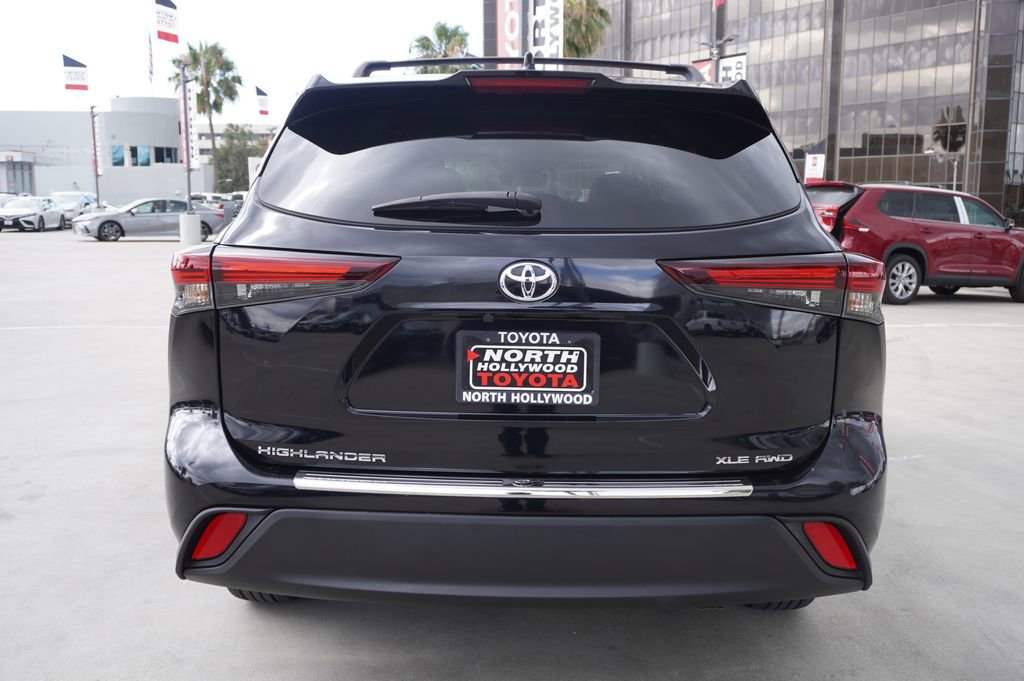 Certified 2024 Toyota Highlander XLE AWD/4WD image 6