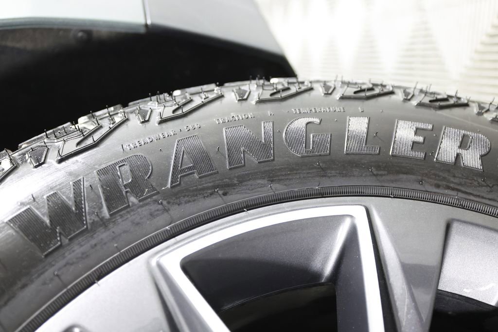 Used 2023 Chevrolet Tahoe Z71 w/ Luxury Package image 49