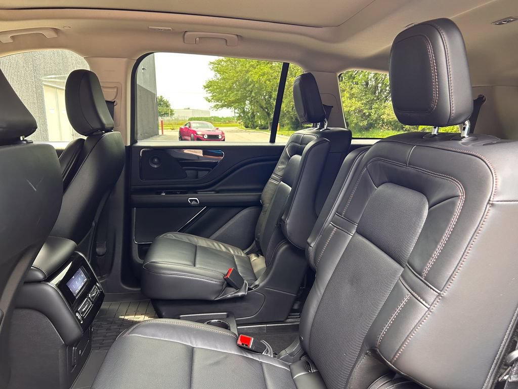 Certified 2024 Lincoln Aviator Reserve w/ Equipment Group 201A AWD/4WD image 12