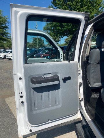 Used 2015 Ford F550 2WD Crew Cab Super Duty image 17