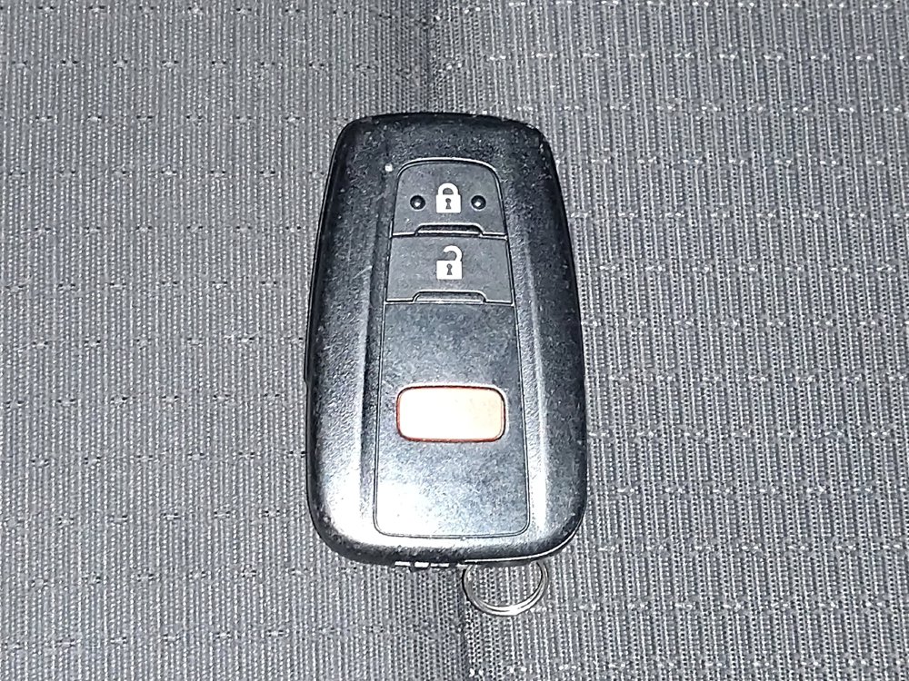 Used 2019 Toyota C-HR XLE FWD image 32