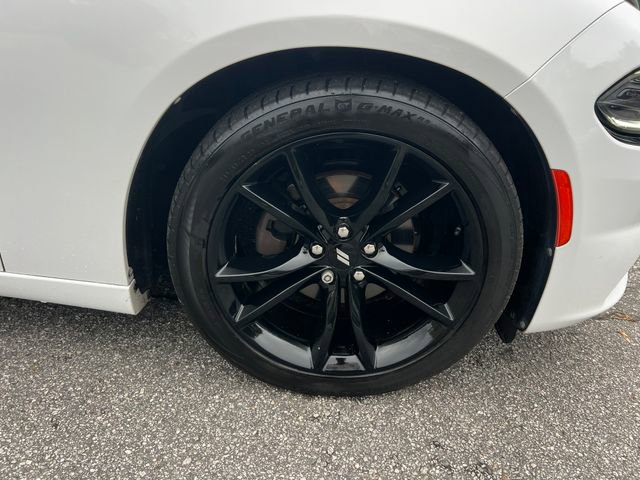 Used 2017 Dodge Charger SXT w/ Premium Group image 40