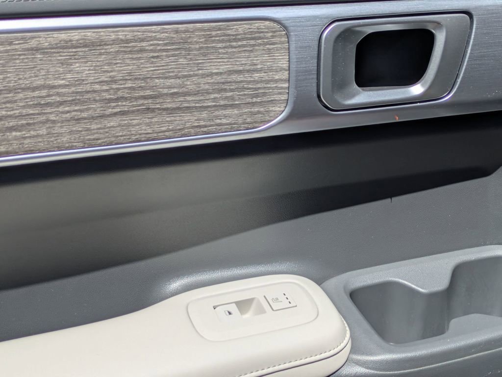 Used 2025 Hyundai Santa Fe Limited image 27