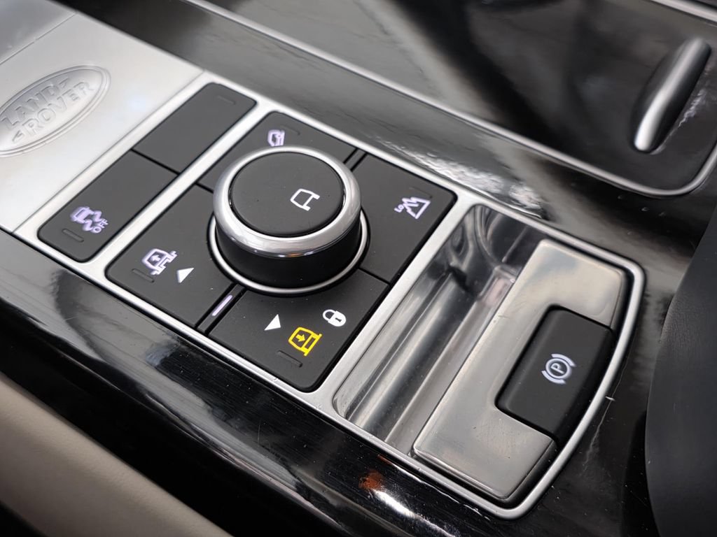 Used 2020 Land Rover Range Rover HSE AWD/4WD image 35