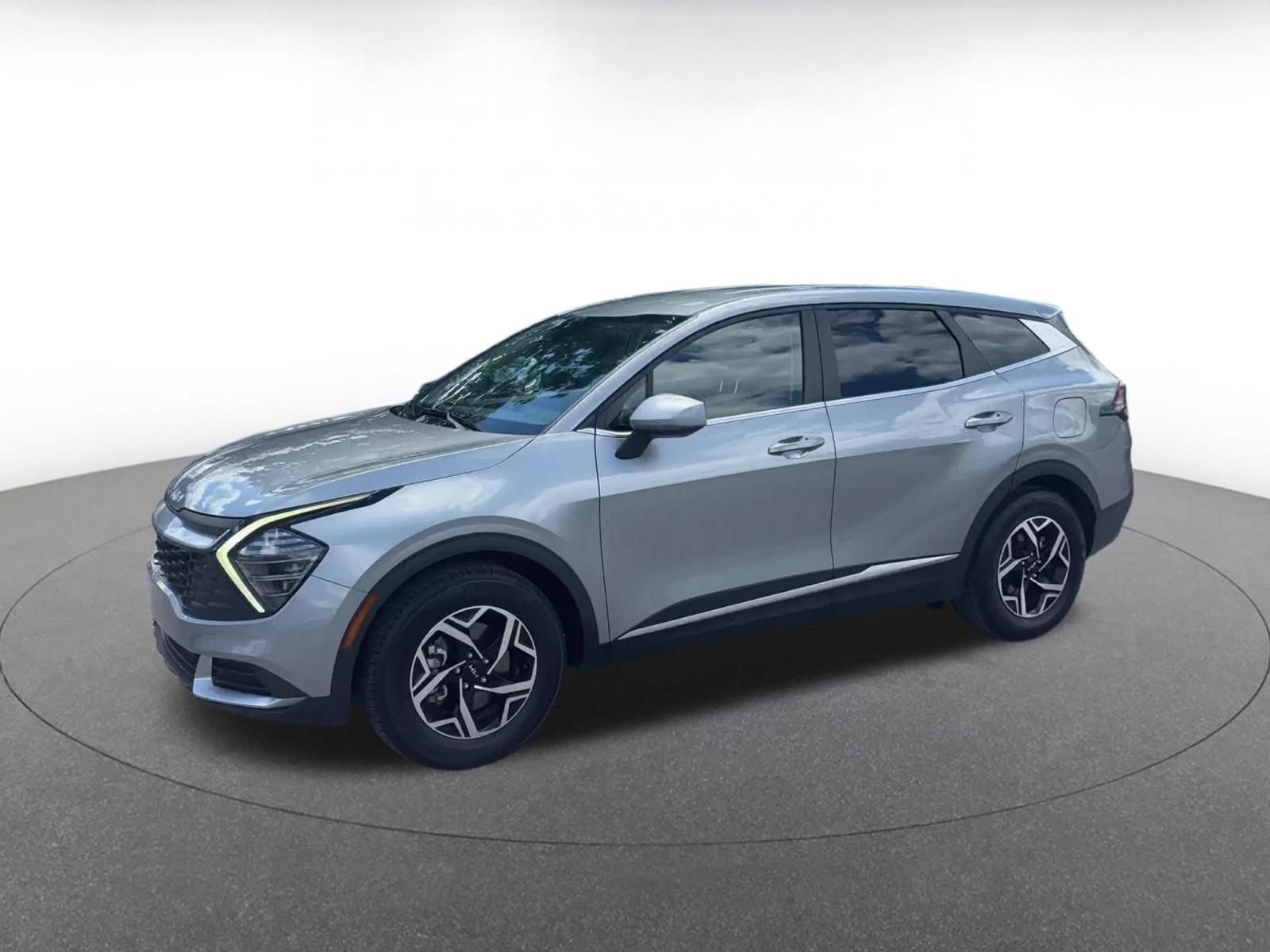 Used 2025 Nissan Rogue SV FWD image 8