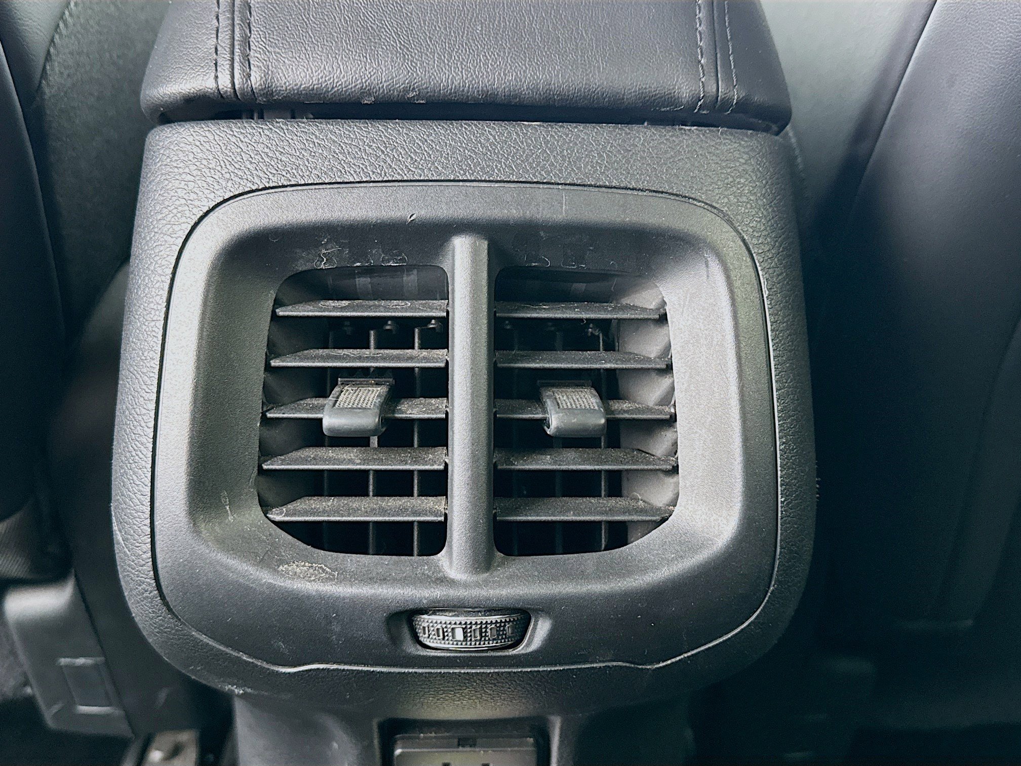 Used 2017 Jeep Cherokee Overland image 17