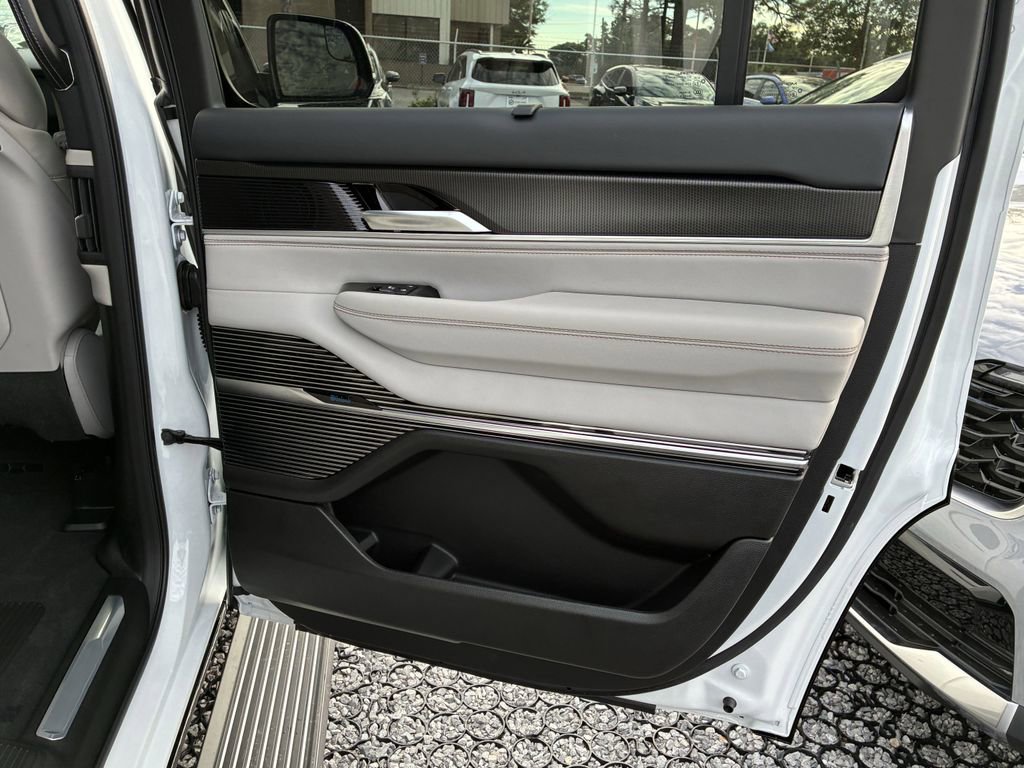 New 2026 Jeep Grand Wagoneer Summit image 33