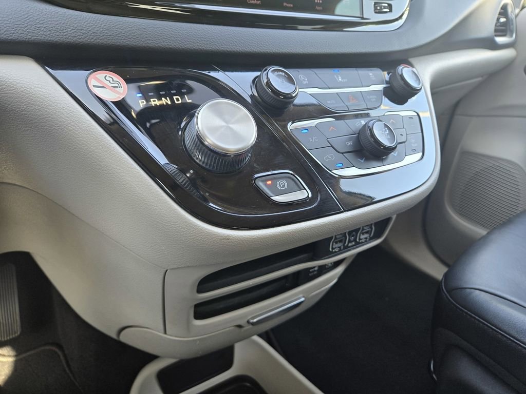 Used 2022 Chrysler Pacifica Touring-L FWD image 28