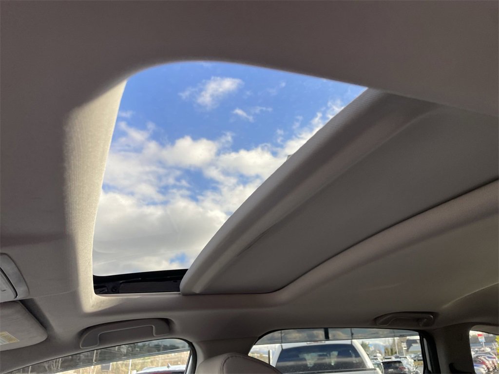 Used 2017 Honda CR-V Touring image 10