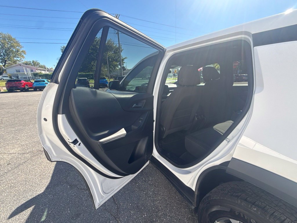 Used 2026 Chevrolet Equinox LT FWD image 12