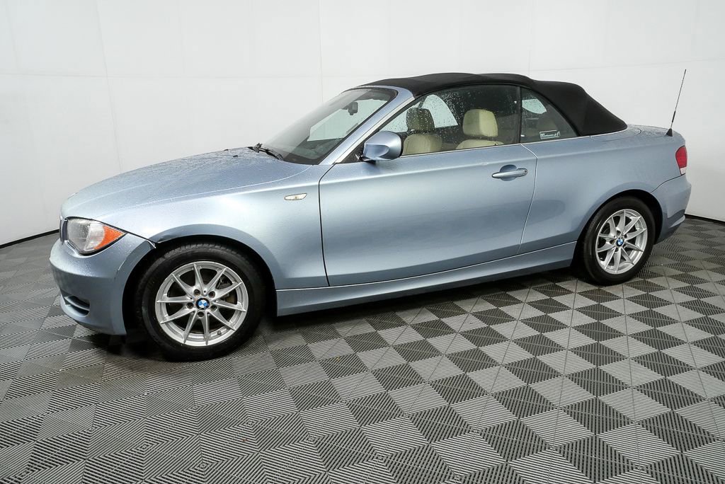 Used 2011 BMW 128i Convertible image 2