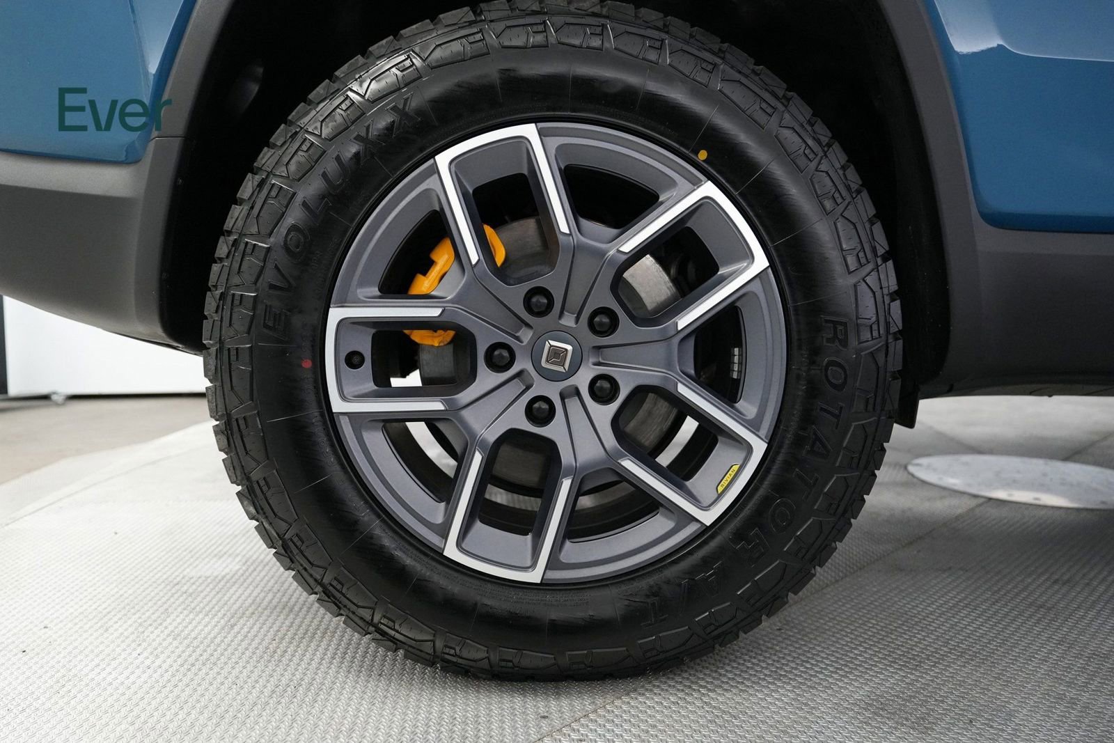 Used 2023 Rivian R1S Adventure image 18