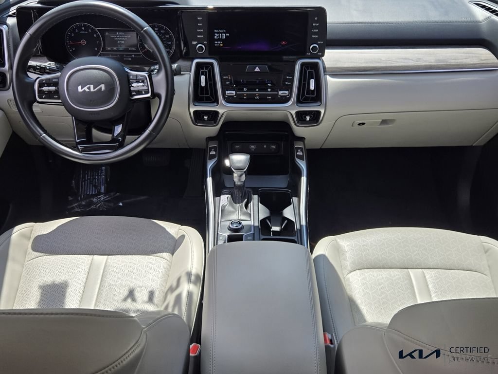 Used 2022 Kia Sorento EX w/ Panoramic Sunroof Package FWD image 12