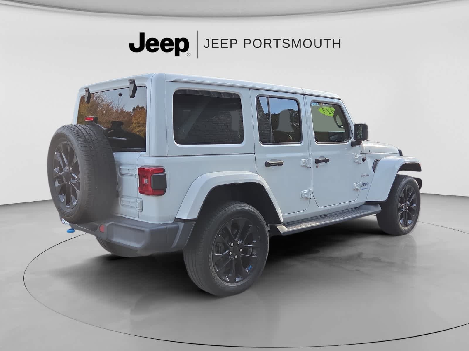 Used 2023 Jeep Wrangler Unlimited Sahara w/ Cold Weather Group AWD/4WD image 7
