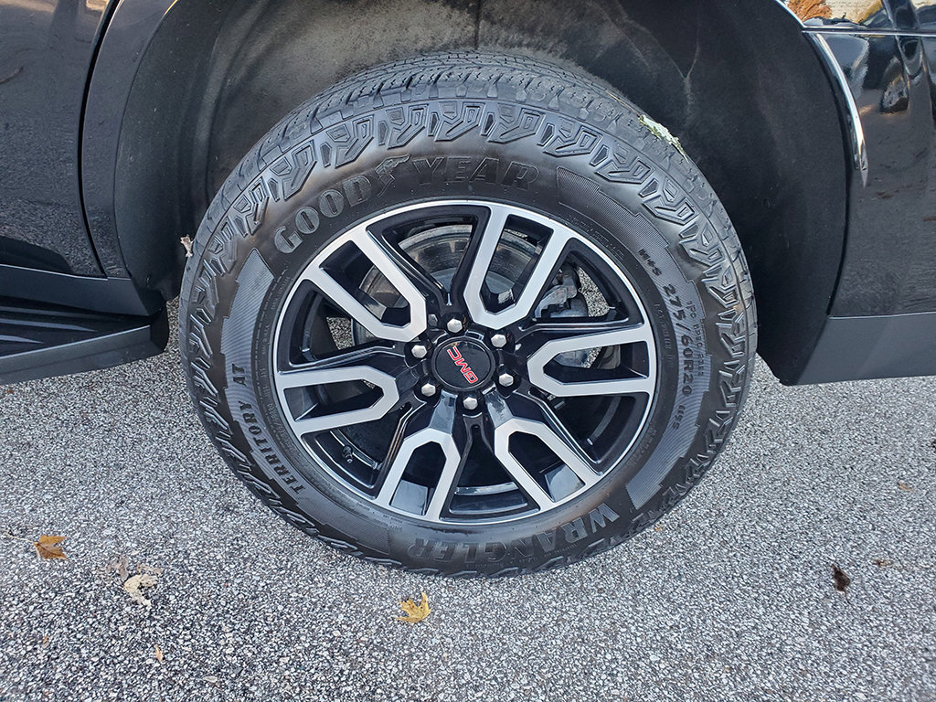 Used 2023 GMC Yukon AT4 w/ LPO, Floor Liner Package AWD/4WD image 18