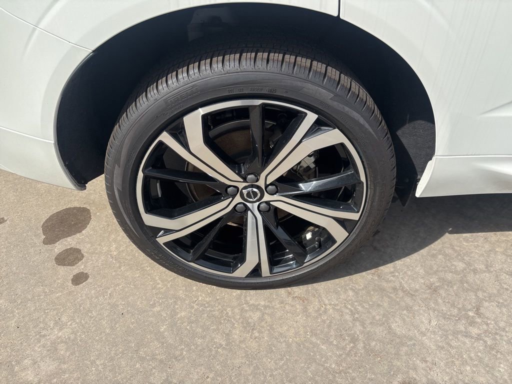 Certified 2024 Volvo XC60 T8 Ultimate w/ Protection Package Premier image 15
