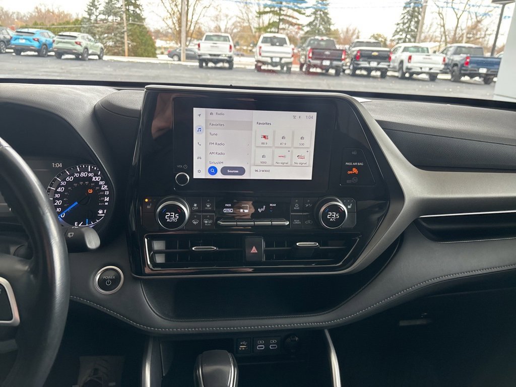 Used 2024 Toyota Highlander LE image 15