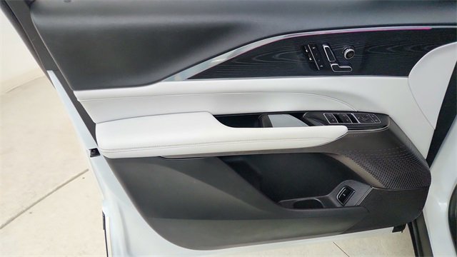 Used 2024 Cadillac Lyriq Luxury image 36