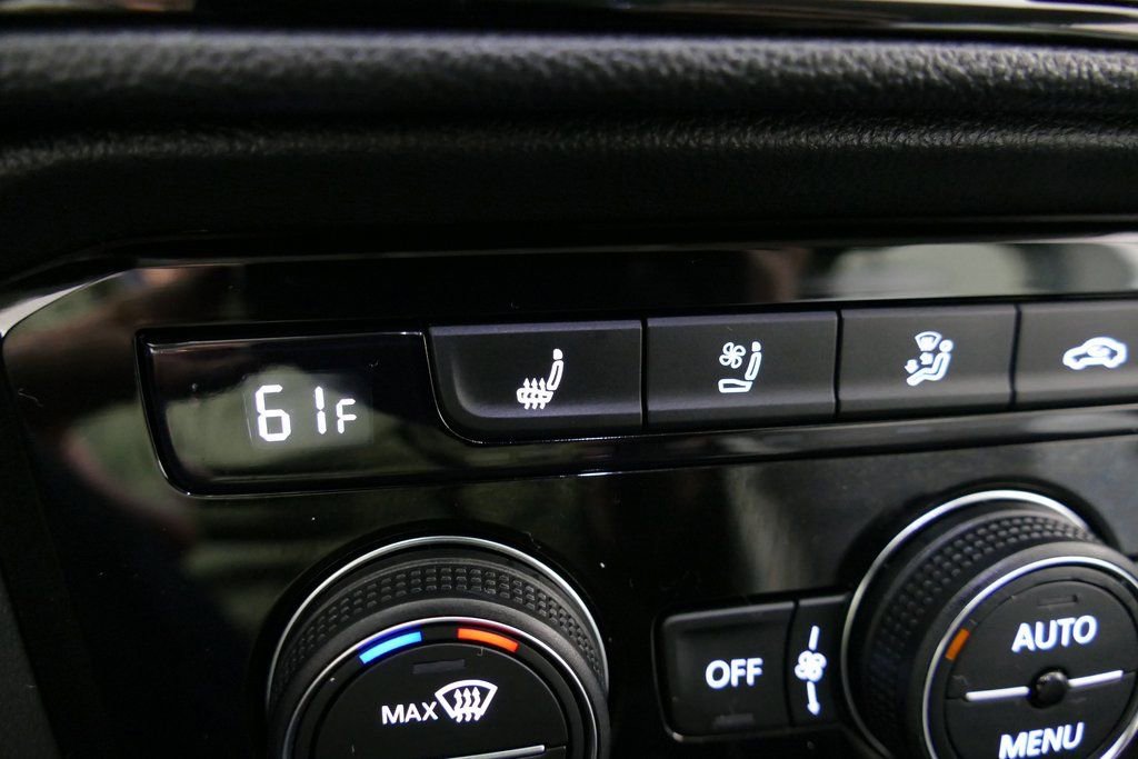 Used 2024 Volkswagen Taos SEL image 18