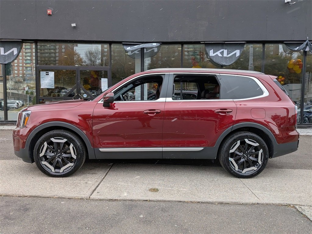 Used 2023 Kia Telluride EX image 11