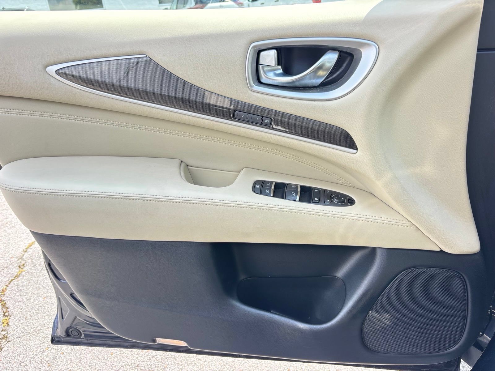 Used 2019 INFINITI QX60 Luxe w/ Essential Package FWD image 11
