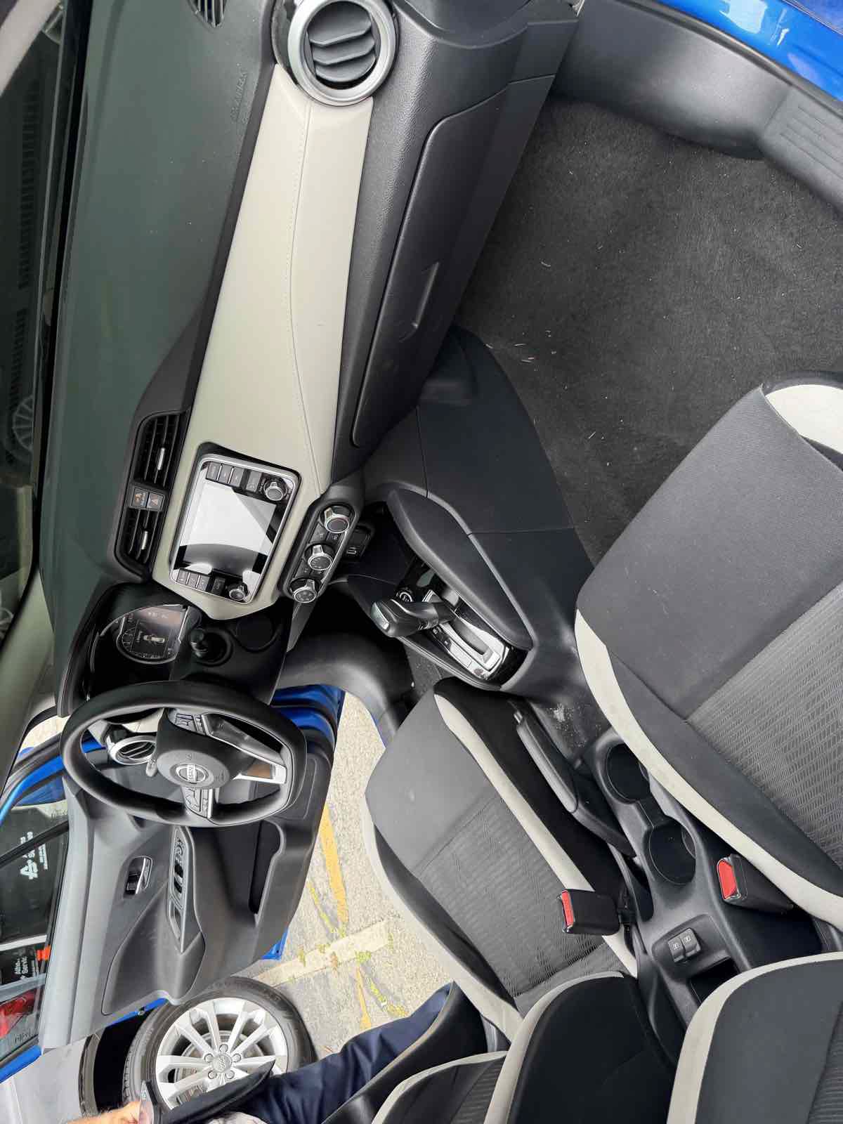 Used 2021 Nissan Versa SV FWD image 8