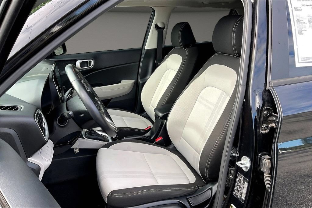 Used 2022 Hyundai Venue SEL FWD image 24
