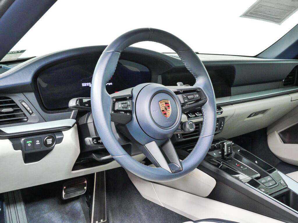 Certified 2025 Porsche 911 Carrera RWD image 4