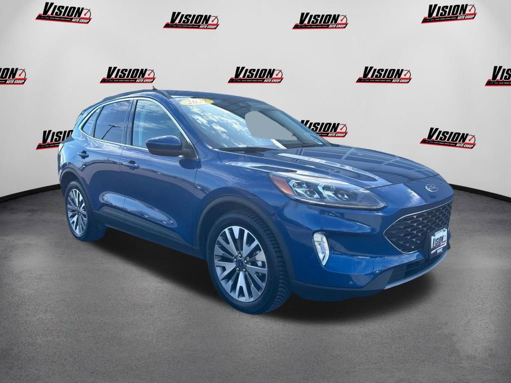 Used 2022 Ford Escape Titanium image 3