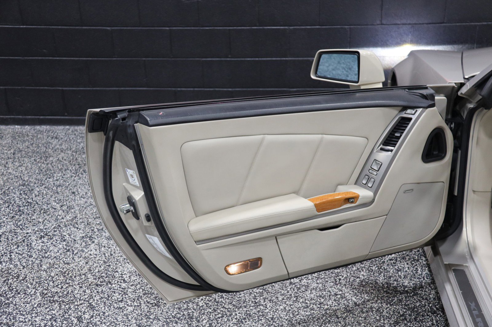 Used 2006 Cadillac XLR 2dr Convertible image 35