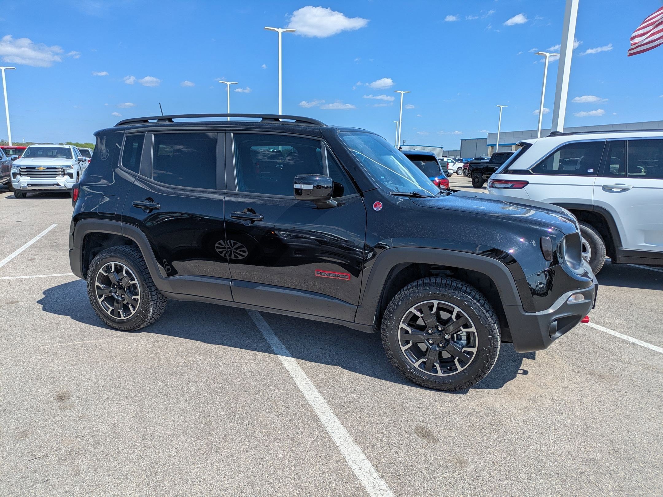 Used 2023 Jeep Renegade Trailhawk image 2