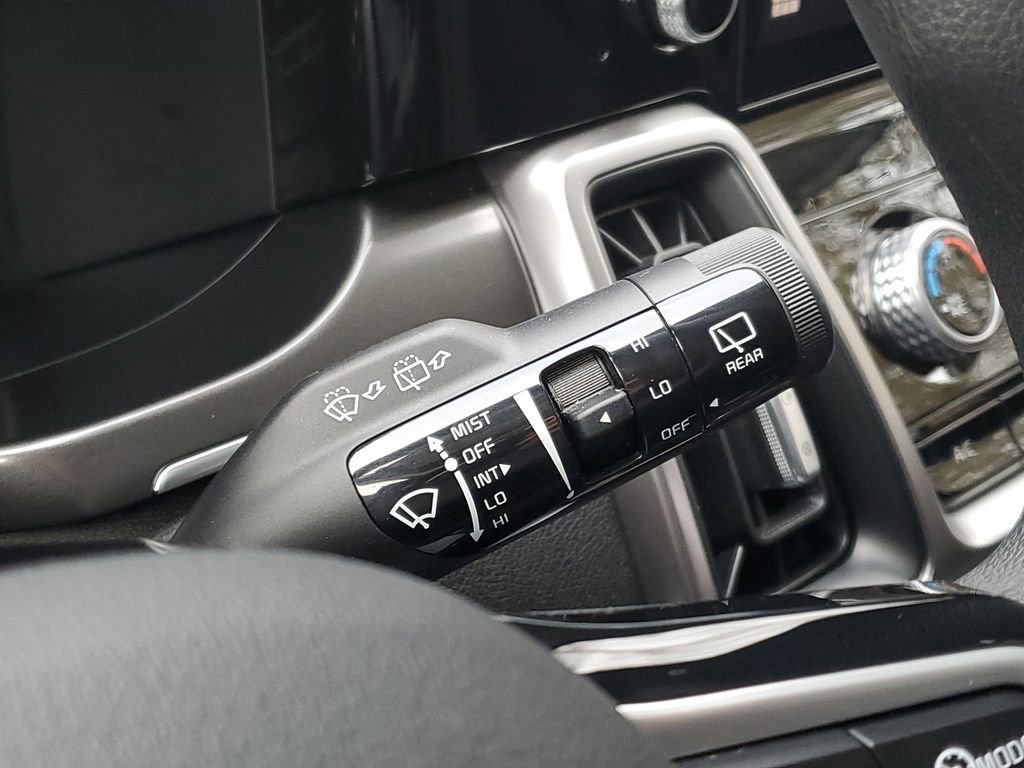 Used 2023 Kia Sorento LX image 17