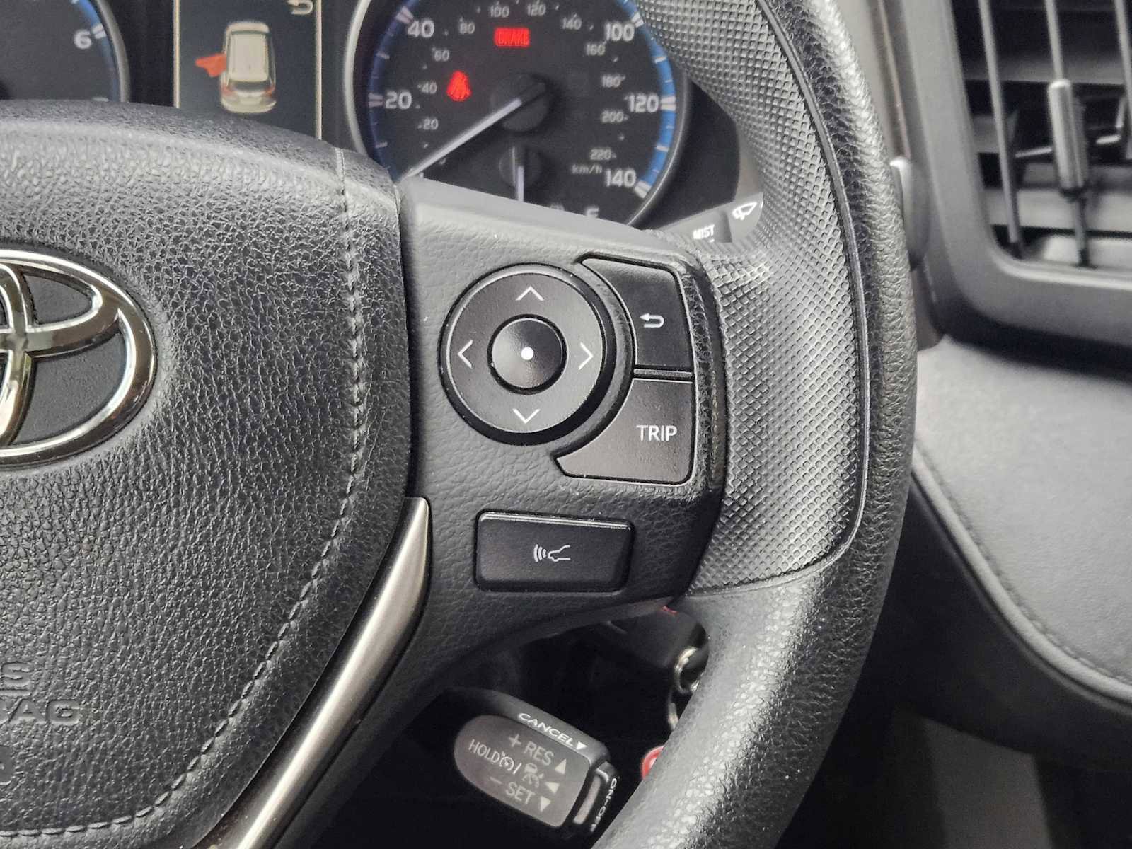 Used 2018 Toyota RAV4 LE image 27