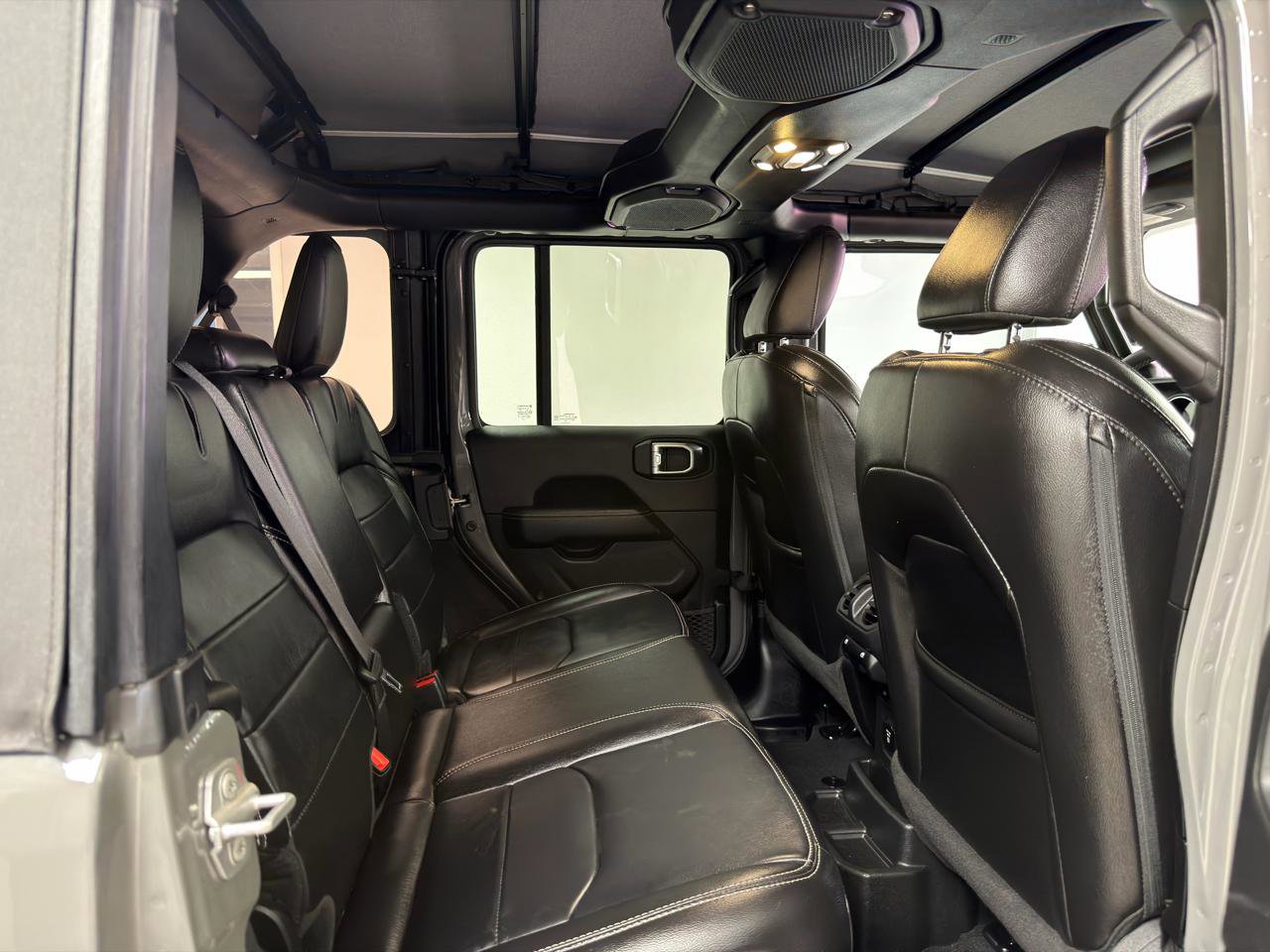Used 2023 Jeep Wrangler Sahara AWD/4WD image 30