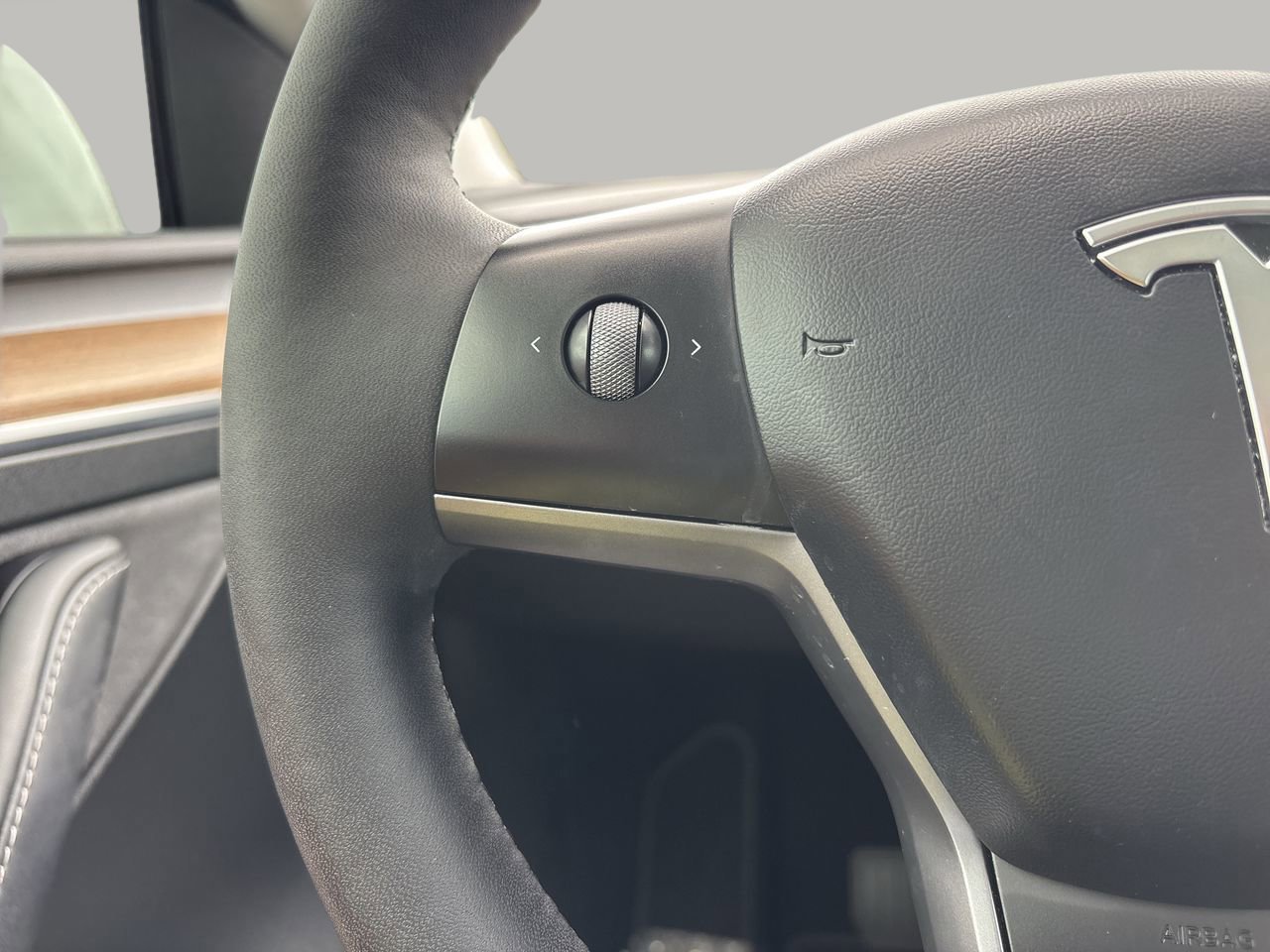 Used 2024 Tesla Model Y 2WD image 24
