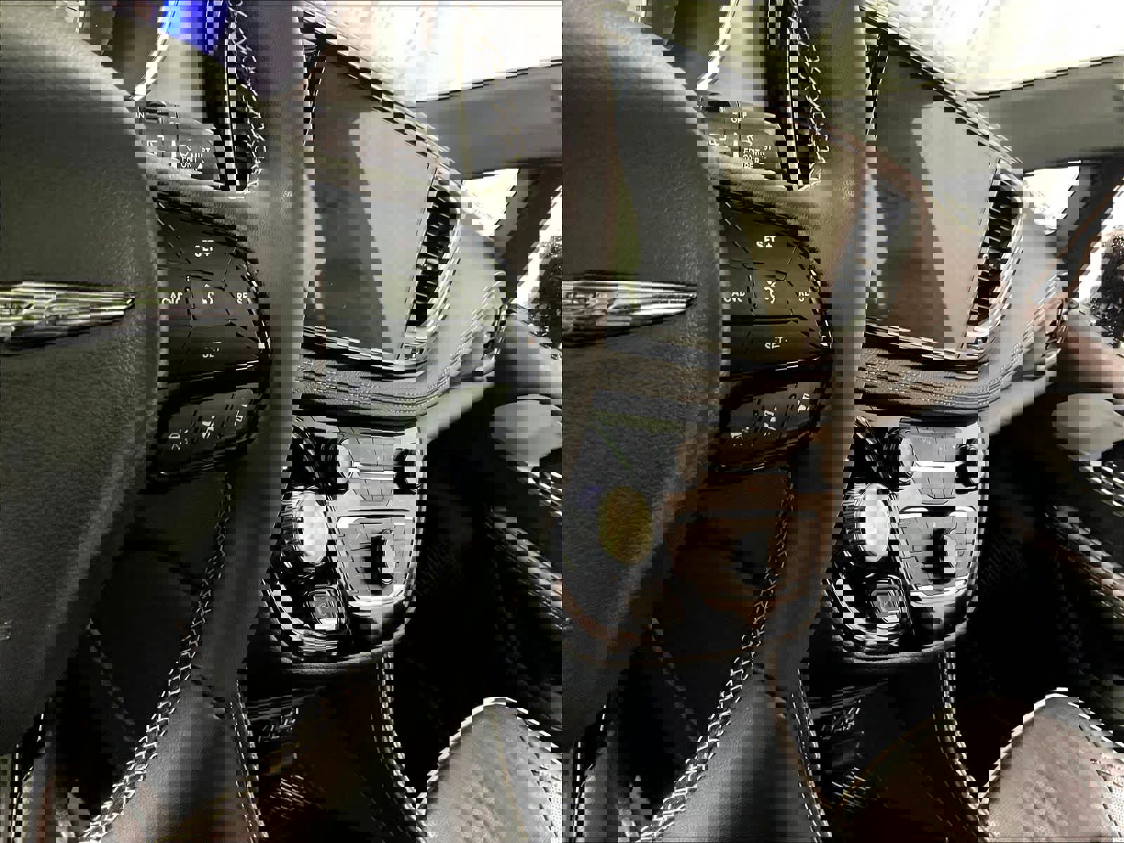 Used 2025 Chrysler Pacifica Limited image 25