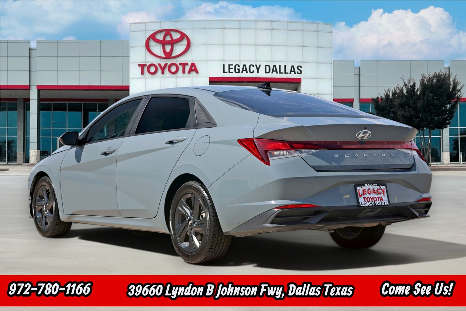 Used 2023 Hyundai Elantra SEL w/ Cargo Package FWD image 7
